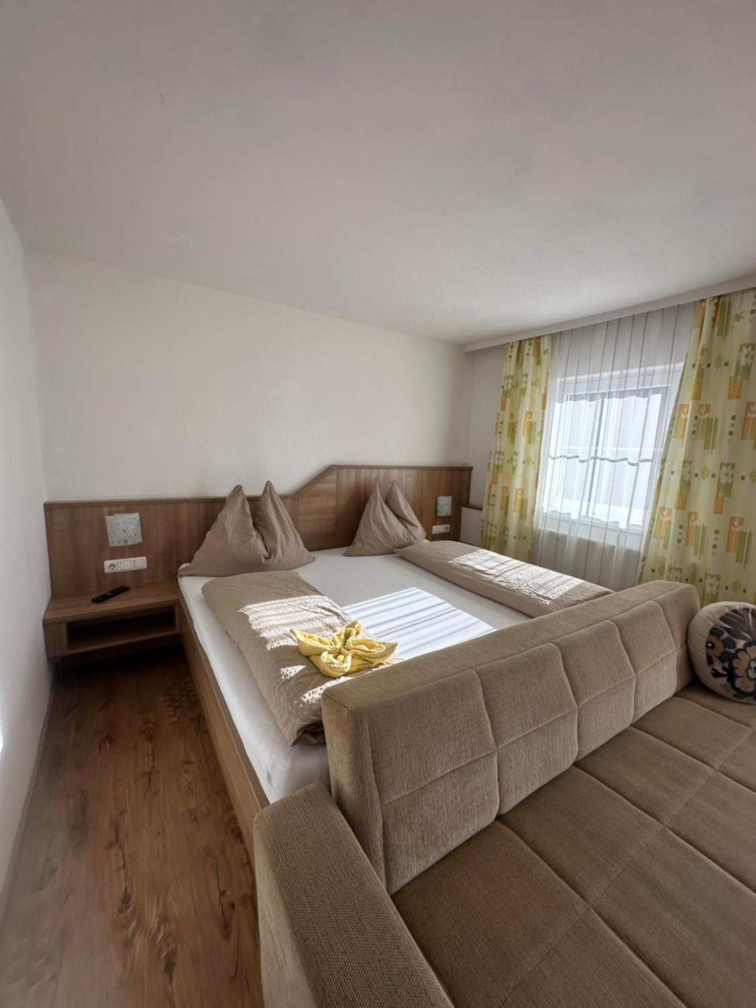 Fruehstueckspension Alpenrose Bed & Breakfast Iselsberg Buitenkant foto